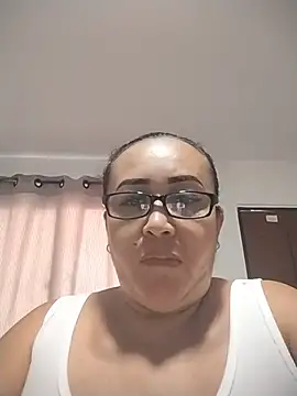 Nini Love  online show from June 4, 2026, 2:01 pm