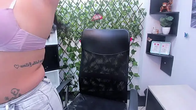 sophi hardd  online show from February 20, 2026, 1:55 pm