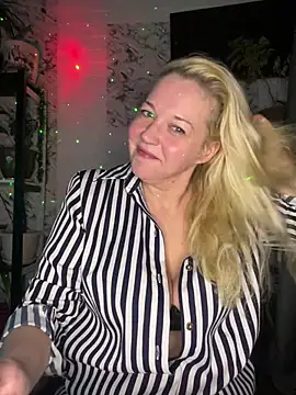 JenniferCarmen online show from January 11, 2026, 7:08 pm