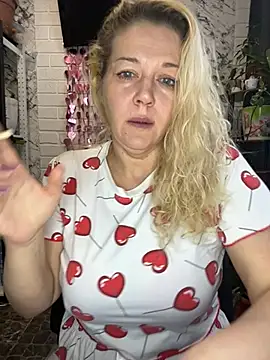 JenniferCarmen online show from March 6, 2026, 3:14 am