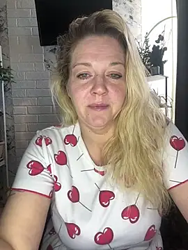JenniferCarmen online show from April 29, 2026, 2:15 am