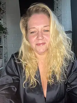 Snapshot of JenniferCarmen chatting on May 10, 2026, 7:57 am JenniferCarmen online show from May 10, 2026, 7:57 am