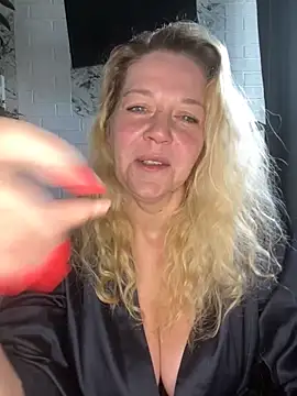 Snapshot of JenniferCarmen chatting on May 12, 2026, 1:14 am JenniferCarmen online show from May 12, 2026, 1:14 am