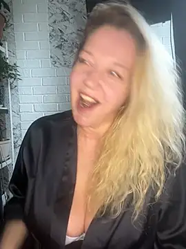Snapshot of JenniferCarmen chatting on May 16, 2026, 6:43 am JenniferCarmen online show from May 16, 2026, 6:43 am