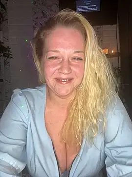 Snapshot of JenniferCarmen chatting on May 16, 2026, 4:17 pm JenniferCarmen online show from May 16, 2026, 4:17 pm