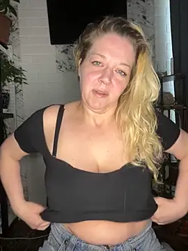 Snapshot of JenniferCarmen chatting on May 24, 2026, 1:54 am JenniferCarmen online show from May 24, 2026, 1:54 am