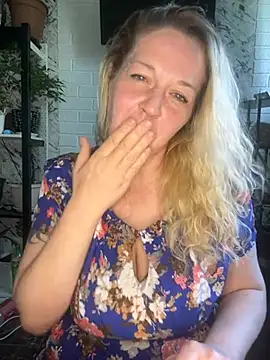 Snapshot of JenniferCarmen chatting on June 18, 2026, 9:14 am JenniferCarmen online show from June 18, 2026, 9:14 am