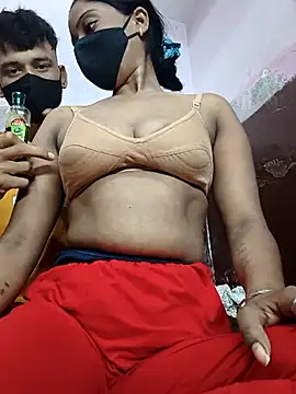 couplegk71 online show from February 19, 2026, 1:56 am