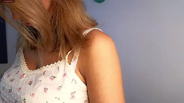springloveee online show from May 2, 2026, 7:52 pm