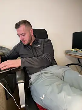 cheekycherryx online show from April 6, 2026, 9:38 pm