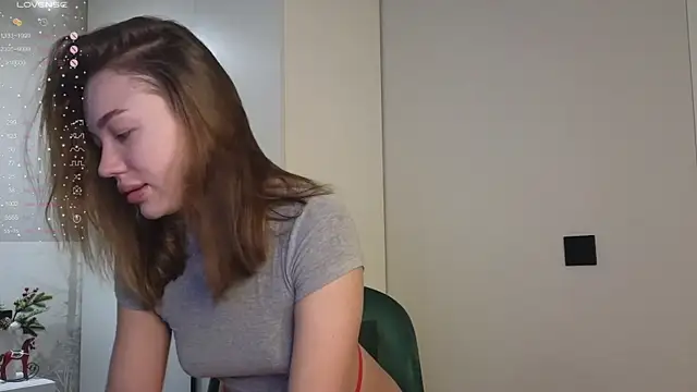 PrincessDafney online show from December 15, 2025, 4:50 am