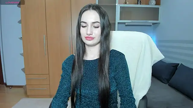 Snapshot of MiraaLes chatting on April 17, 2026, 7:39 pm MiraaLes online show from April 17, 2026, 7:39 pm