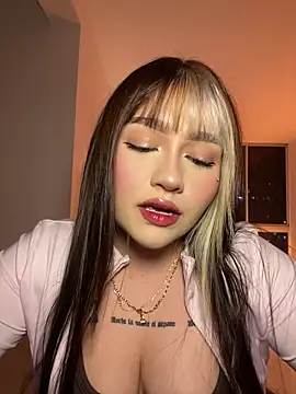 Daniela ruizz online show from June 26, 2026, 3:33 am