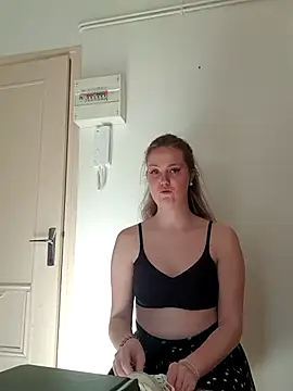 Snapshot of Vikml166 chatting on February 24, 2026, 10:13 am Vikml166 online show from February 24, 2026, 10:13 am