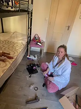 Snapshot of Vikml166 chatting on April 7, 2026, 3:01 pm Vikml166 online show from April 7, 2026, 3:01 pm