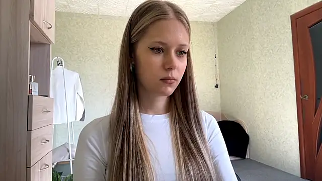 ZaidaSchwarten online show from March 23, 2026, 12:09 pm