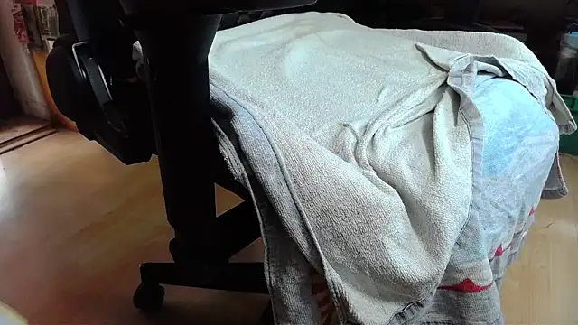 Snapshot of oldmann08 chatting on March 15, 2026, 8:42 am oldmann08 online show from March 15, 2026, 8:42 am