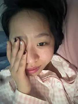 qingqing005 online show from February 11, 2026, 11:32 pm