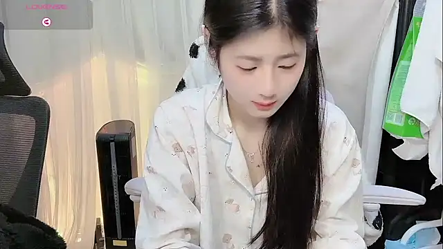 Yvonne-07 online show from January 15, 2026, 9:29 pm