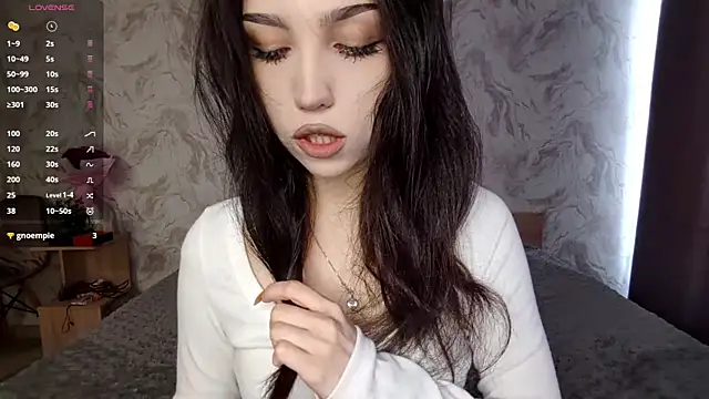 Qwami Amie online show from April 27, 2026, 6:55 am