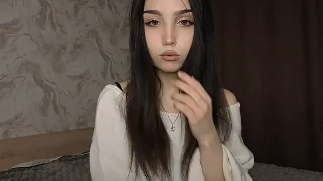 Qwami Amie online show from May 11, 2026, 4:04 pm