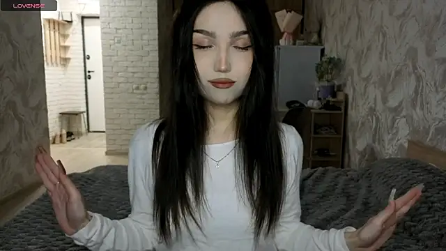 Qwami Amie online show from July 1, 2026, 1:24 pm