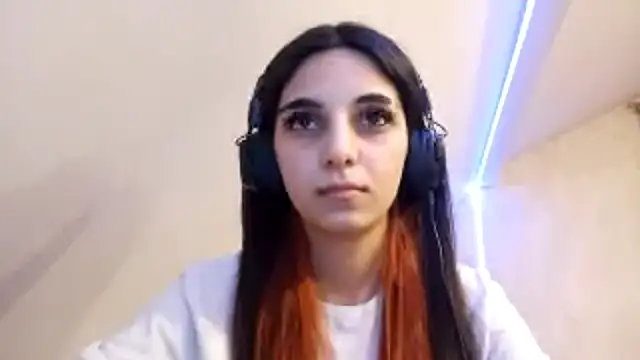 KizzieSchronce online show from December 18, 2025, 11:16 am