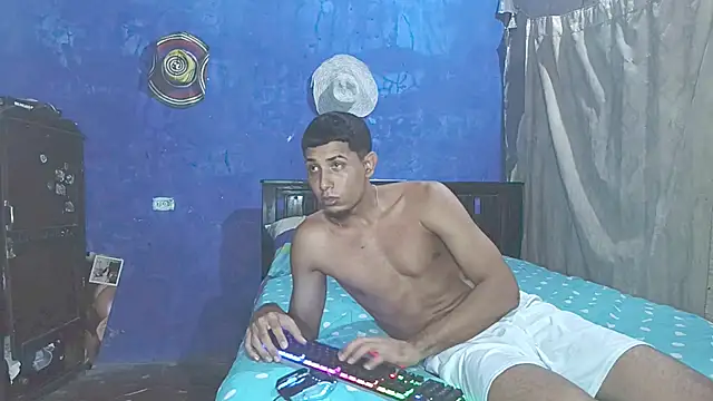 Snapshot of Liam_Thomas chatting on December 14, 2025, 11:09 pm Liam Thomas online show from December 14, 2025, 11:09 pm