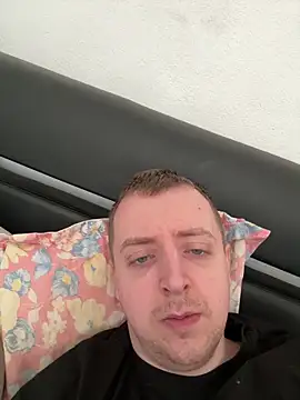 Snapshot of BezzBoii@xh chatting on January 1, 2025, 10:54 am BezzBoiixh online show from January 1, 2025, 10:54 am