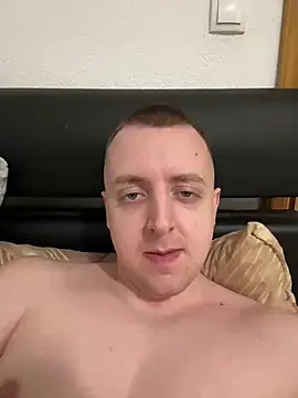 Snapshot of BezzBoii@xh chatting on February 13, 2025, 5:44 pm BezzBoiixh online show from February 13, 2025, 5:44 pm