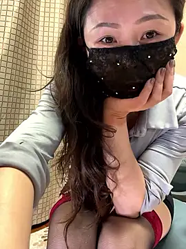 kikiooo11 online show from December 18, 2025, 12:44 pm