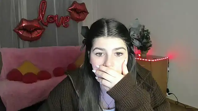 KisaModel online show from February 16, 2026, 4:25 pm