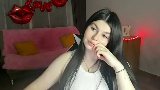 KisaModel online show from May 3, 2026, 3:51 pm