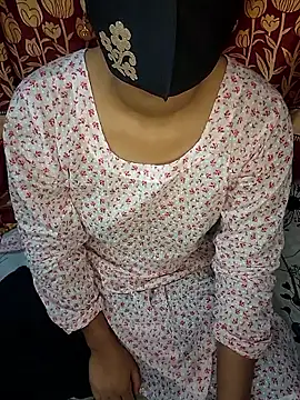 Snapshot of mira_queen1 chatting on December 20, 2025, 4:14 pm mira queen1 online show from December 20, 2025, 4:14 pm