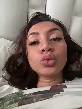 rebecagoldene online show from May 4, 2026, 10:17 pm