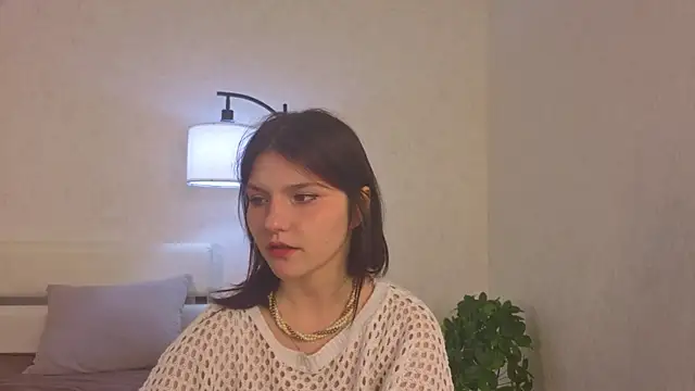 NyraVesperis online show from April 18, 2026, 6:39 am
