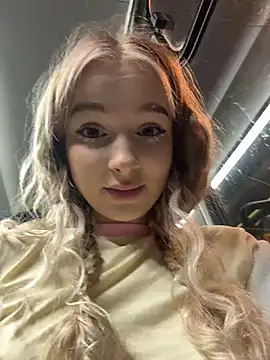 -teenytiny- online show from December 19, 2025, 3:52 pm