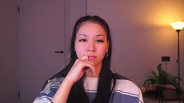 DonaPelligrino online show from December 14, 2025, 5:57 am