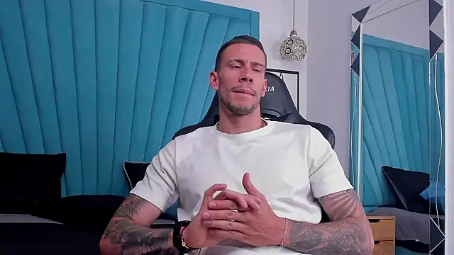 Snapshot of J_king__ chatting on February 28, 2026, 1:45 pm J king online show from February 28, 2026, 1:45 pm