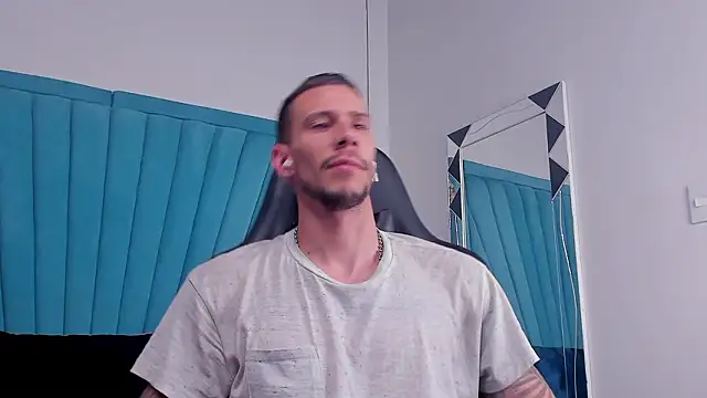 Snapshot of J_king__ chatting on March 4, 2026, 9:54 pm J king online show from March 4, 2026, 9:54 pm