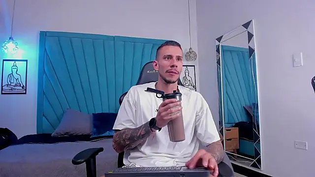 Snapshot of J_king__ chatting on March 12, 2026, 9:21 pm J king online show from March 12, 2026, 9:21 pm