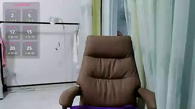 Snapshot of Leila-11 chatting on June 7, 2026, 10:52 am Leila-11 online show from June 7, 2026, 10:52 am