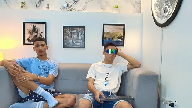 YOUNG GUYS1 online show from December 23, 2025, 1:25 am