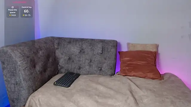 rosehoneil online show from March 14, 2026, 7:41 pm