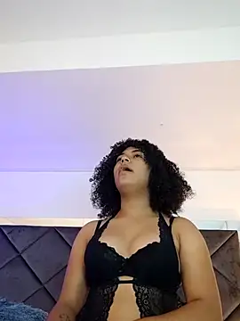 LunaaCurly online show from February 25, 2026, 7:23 pm