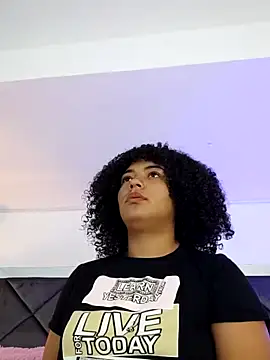 LunaaCurly online show from March 18, 2026, 8:01 pm