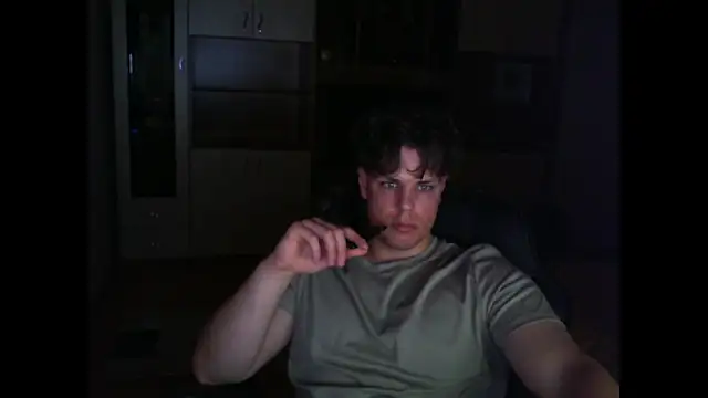 Snapshot of GymGuy0505 chatting on May 1, 2026, 11:53 pm GymGuy0505 online show from May 1, 2026, 11:53 pm
