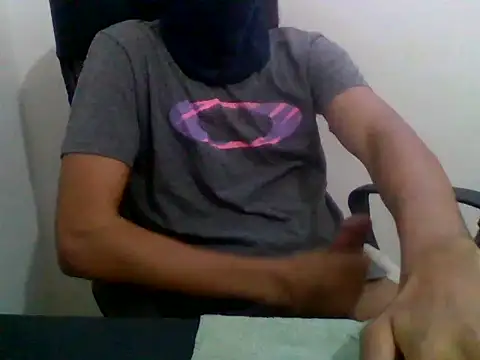 Hugopauzudo2323 online show from February 7, 2026, 8:34 pm