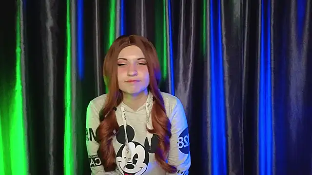 VennieCowgill online show from December 22, 2025, 4:42 am