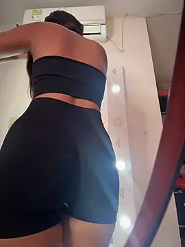 Valeria-escobar online show from May 7, 2026, 1:38 pm